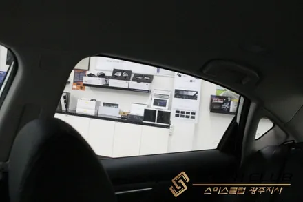 전면에 비비필름에서 새롭게 선보인 기능성 필름 X7 25%과 측후면에 X7 5% UV400 필름 시공 / 닛산 알티마에 시공하였습니다. [스미스클럽 광주지사]