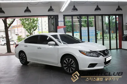 전면에 비비필름에서 새롭게 선보인 기능성 필름 X7 25%과 측후면에 X7 5% UV400 필름 시공 / 닛산 알티마에 시공하였습니다. [스미스클럽 광주지사]