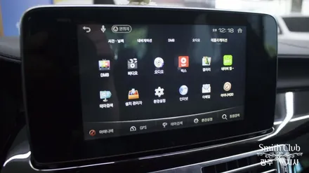 광주 최초 벤츠 CLS 250d 순정 엠비언트 튜닝!!! 엠비언트 라이트의 밝기와 다양한 색상이 구현되는 RGB엠비언트 및 아이나비 X1 큐브 매립 완료 [스미스클럽 광주지사]