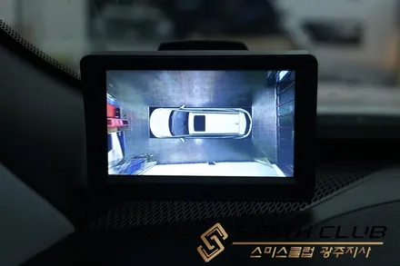 지프 레니게이드 / 차량 사각지대를 완벽하게 해결해주는 360도 어라운드뷰 \