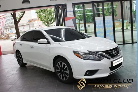 전면에 비비필름에서 새롭게 선보인 기능성 필름 X7 25%과 측후면에 X7 5% UV400 필름 시공 / 닛산 알티마에 시공하였습니다. [스미스클럽 광주지사]