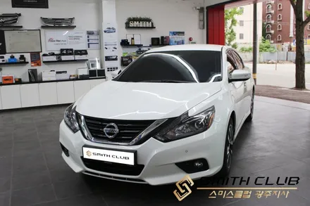 전면에 비비필름에서 새롭게 선보인 기능성 필름 X7 25%과 측후면에 X7 5% UV400 필름 시공 / 닛산 알티마에 시공하였습니다. [스미스클럽 광주지사]