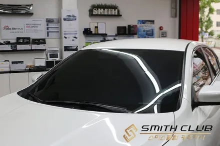 전면에 비비필름에서 새롭게 선보인 기능성 필름 X7 25%과 측후면에 X7 5% UV400 필름 시공 / 닛산 알티마에 시공하였습니다. [스미스클럽 광주지사]