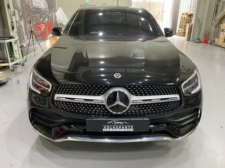 벤츠 GLC - 송풍구와 대시보드 엠비언트 짙은 색감의 고퀄리티. / 인천 서구