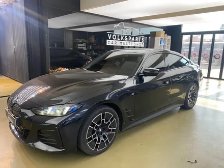 BMW i4 아이코닉 글로우 그릴 장착, 순정 감성 살린 라이트 그릴 튜닝 작업 / 인천 서구