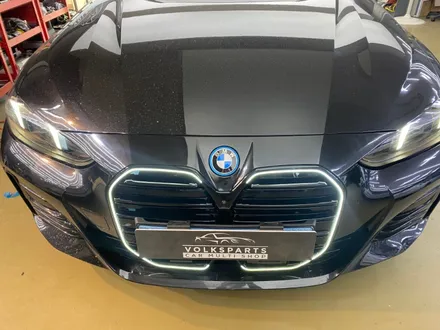 BMW i4 아이코닉 글로우 그릴 장착, 순정 감성 살린 라이트 그릴 튜닝 작업 / 인천 서구