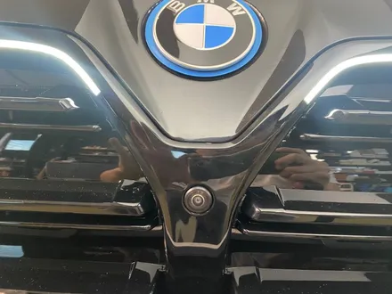 BMW i4 아이코닉 글로우 그릴 장착, 순정 감성 살린 라이트 그릴 튜닝 작업 / 인천 서구
