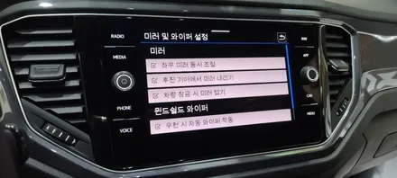 폭스바겐 티록 차량에 순정 폴딩 후방카메라 & 생활코딩 특수코딩 활성화 시공 받았습니다 / 인천 서구