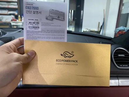 포르쉐 카이맨 블랙박스와 보조배터리는 아이나비 QXD7000과 에코파워팩으로 해결했습니다. / 인천 서구
