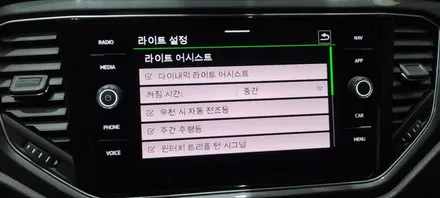 폭스바겐 티록 차량에 순정 폴딩 후방카메라 & 생활코딩 특수코딩 활성화 시공 받았습니다 / 인천 서구