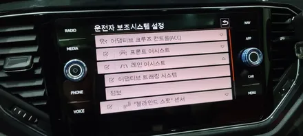 인천 폭스바겐 티록 후방카메라 작업 가능한 폭스파츠 에서 작업했어요 / 인천 서구