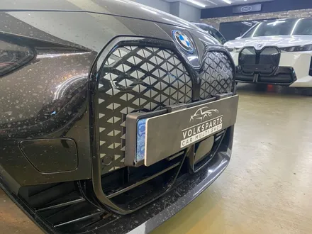 BMW i4 아이코닉 글로우 그릴 장착, 순정 감성 살린 라이트 그릴 튜닝 작업 / 인천 서구