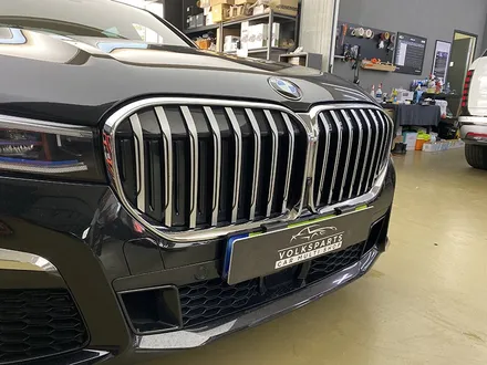 BMW 7시리즈, 아이코닉 글로우 그릴로 전면 존재감 업그레이드! / 인천 서구