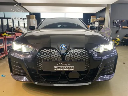 BMW i4 아이코닉 글로우 그릴 장착, 순정 감성 살린 라이트 그릴 튜닝 작업 / 인천 서구