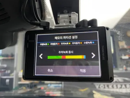 벤츠 E클래스 차량에 4채널 블랙박스 아이나비 Z9000 장착 / 인천 서구