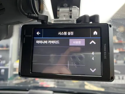 벤츠 E클래스 차량에 4채널 블랙박스 아이나비 Z9000 장착 / 인천 서구