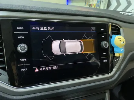 폭스바겐 티록 후방카메라 - 안전과 편리함을 순정 폴딩 카메라로 살려봅시다. / 인천 서구