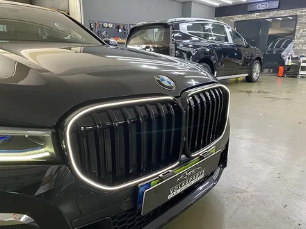 BMW 7시리즈, 아이코닉 글로우 그릴로 전면 존재감 업그레이드! / 인천 서구