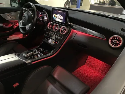 벤츠 C63 AMG 쿠페 - 송풍구 엠비언트와 업그레이드된 밝아진 순정 엠비언트 라이트 / 인천 서구
