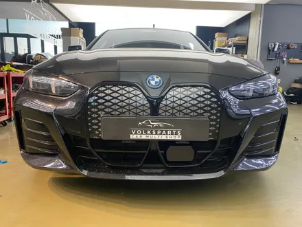 BMW i4 아이코닉 글로우 그릴 장착, 순정 감성 살린 라이트 그릴 튜닝 작업 / 인천 서구