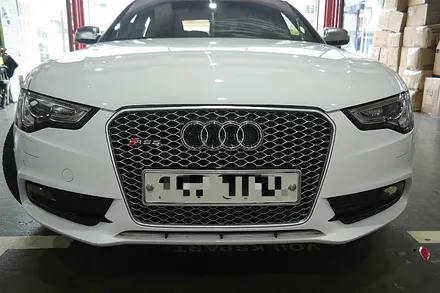 아우디 A5차량에 \