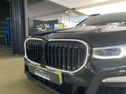 BMW 7시리즈, 아이코닉 글로우 그릴로 전면 존재감 업그레이드! / 인천 서구
