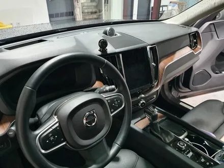 볼보 XC60 차량에 센터스피커 장착  작업. / 인천 서구
