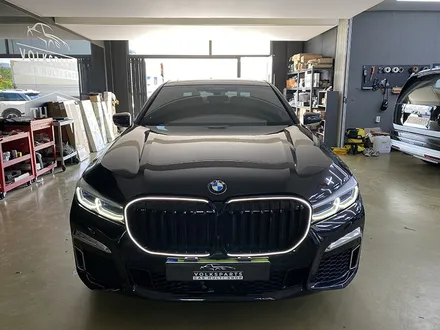 BMW 7시리즈, 아이코닉 글로우 그릴로 전면 존재감 업그레이드! / 인천 서구