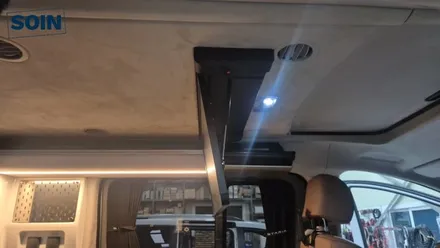 스타리아 캠퍼D 24인치 천정형모니터 장착 _ 인천소인카