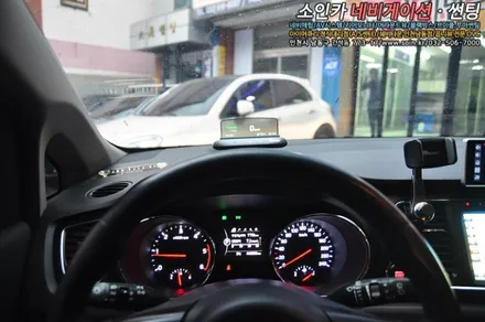 올뉴카니발 순정네비 연동하는 폰터스 H1000(HUD)