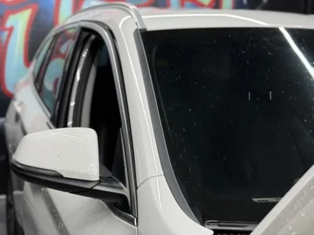 BMW X1 앞유리교체 자차 처리 비용 , 썬팅까지 같이 받아보는 유리교환 전문점