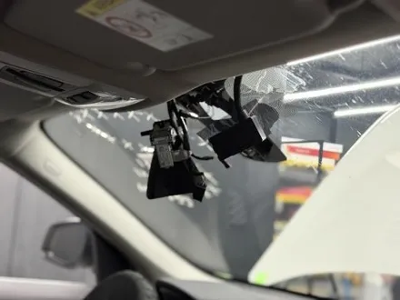 BMW X1 앞유리교체 자차 처리 비용 , 썬팅까지 같이 받아보는 유리교환 전문점