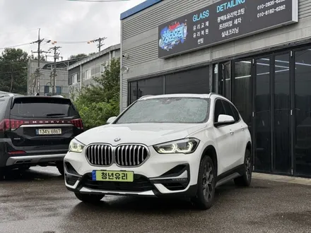 BMW X1 앞유리교체 자차 처리 비용 , 썬팅까지 같이 받아보는 유리교환 전문점