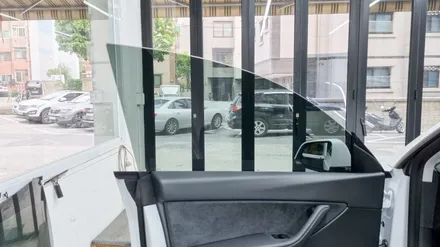 테슬라 모델 Y 하버캠프 세라믹본드 시공.