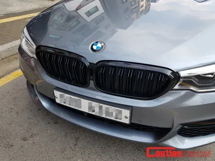 일산 고양 파주 BMW 랩핑전문점[코션코리아 일산점]BMW G30 520D M퍼포먼스 사이드데칼 + 카드니그릴/카본사이드미러 교체 / 고양시 덕양구 신원동