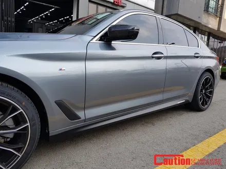 일산 고양 파주 BMW 랩핑전문점[코션코리아 일산점]BMW G30 520D M퍼포먼스 사이드데칼 + 카드니그릴/카본사이드미러 교체 / 고양시 덕양구 신원동