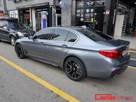 일산 고양 파주 BMW 랩핑전문점[코션코리아 일산점]BMW G30 520D M퍼포먼스 사이드데칼 + 카드니그릴/카본사이드미러 교체 / 고양시 덕양구 신원동