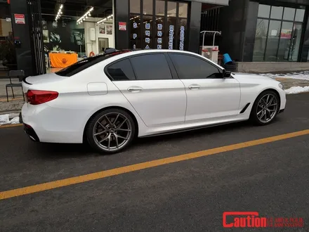 일산 BMW 랩핑전문점[코션코리아 일산점]BMW G30 530I KPMF-화이트 스타라이트 골드 전체랩핑 / 고양시 덕양구 신원동