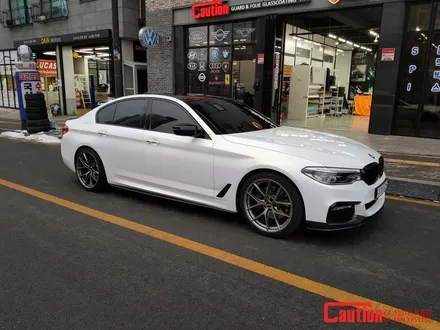 일산 BMW 랩핑전문점[코션코리아 일산점]BMW G30 530I KPMF-화이트 스타라이트 골드 전체랩핑 / 고양시 덕양구 신원동