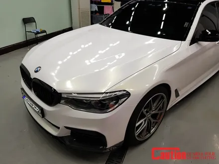 일산 BMW 랩핑전문점[코션코리아 일산점]BMW G30 530I KPMF-화이트 스타라이트 골드 전체랩핑 / 고양시 덕양구 신원동