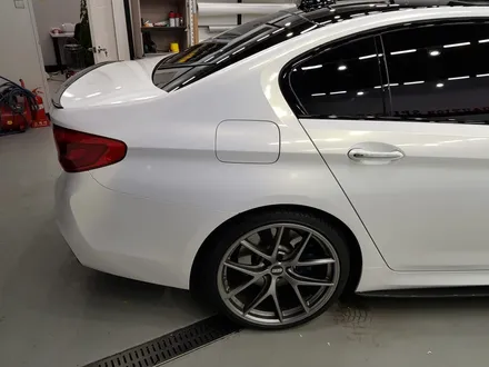 일산 BMW 랩핑전문점[코션코리아 일산점]BMW G30 530I KPMF-화이트 스타라이트 골드 전체랩핑 / 고양시 덕양구 신원동