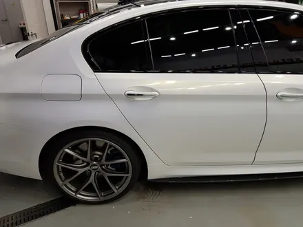 일산 BMW 랩핑전문점[코션코리아 일산점]BMW G30 530I KPMF-화이트 스타라이트 골드 전체랩핑 / 고양시 덕양구 신원동
