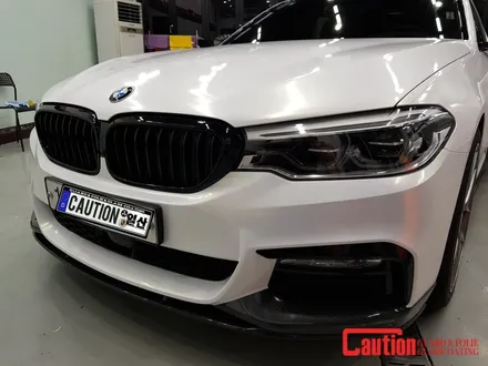 일산 BMW 랩핑전문점[코션코리아 일산점]BMW G30 530I KPMF-화이트 스타라이트 골드 전체랩핑 / 고양시 덕양구 신원동