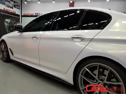 일산 BMW 랩핑전문점[코션코리아 일산점]BMW G30 530I KPMF-화이트 스타라이트 골드 전체랩핑 / 고양시 덕양구 신원동