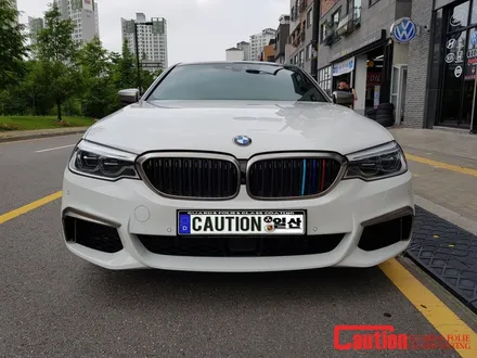 일산 은평 파주 BMW 루프스킨전문점[코션일산점]BMW G30 M550D 탑폴리에 유광그레이 루프스킨 + M퍼포먼스 사이드데칼 / 고양시 덕양구 신원동