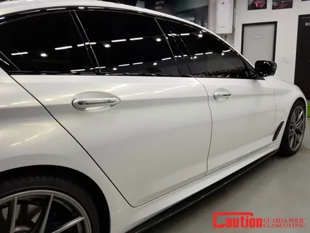 일산 BMW 랩핑전문점[코션코리아 일산점]BMW G30 530I KPMF-화이트 스타라이트 골드 전체랩핑 / 고양시 덕양구 신원동