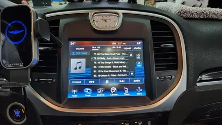 크라이슬러 300c 순정 모니터 터치 불량으로 터치 교환 / 인천, 부평, 부천