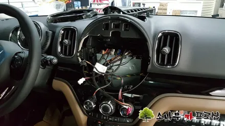 F60D 뉴컨트리맨 아틀란 네비 장착 / 인천, 부평, 부천