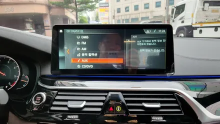 인천 BMW 5시리즈 G30 순정 모니터 탈거 후 유튜브 넷플릭스 티맵을 사용할 수 있는 카인원 장착 / 인천, 부평, 부천
