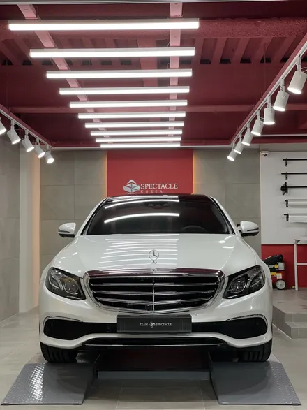 벤츠 E300 익스클루시브 에이버리 화이트 펄 전체 랩핑 / 부산 사하구 하단동